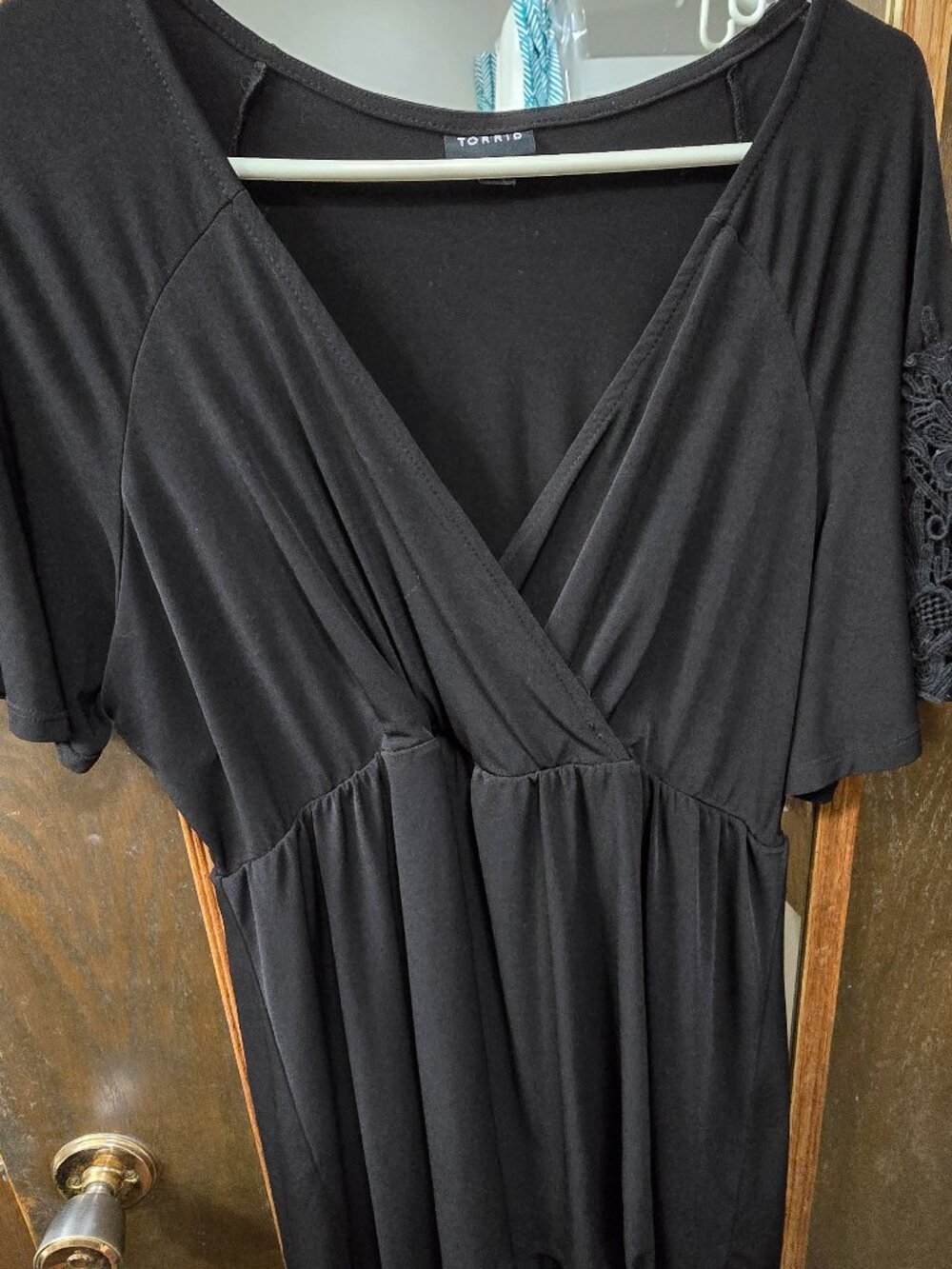 Torrid 1 / 1X Black Top Lace Sleeve Surplice V-Neck Empire Waist Blouse GUC